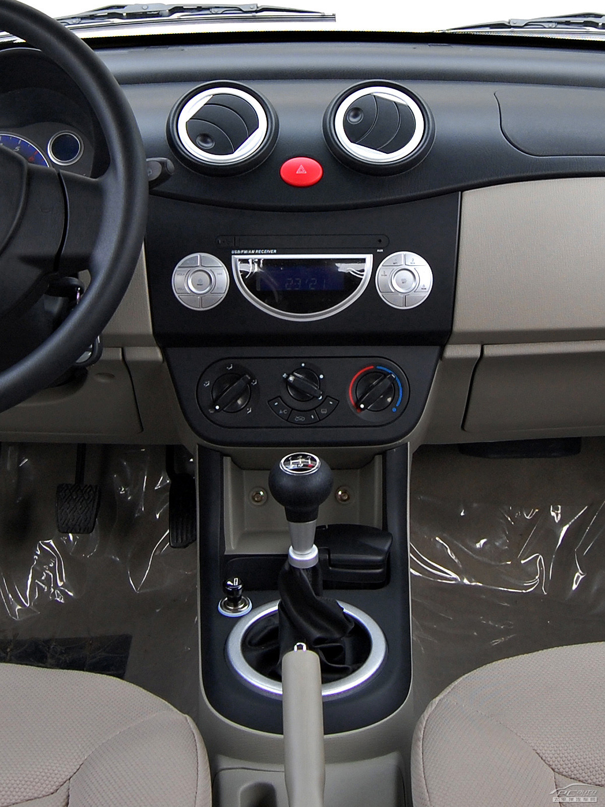 力帆320內(nèi)飾高清大圖