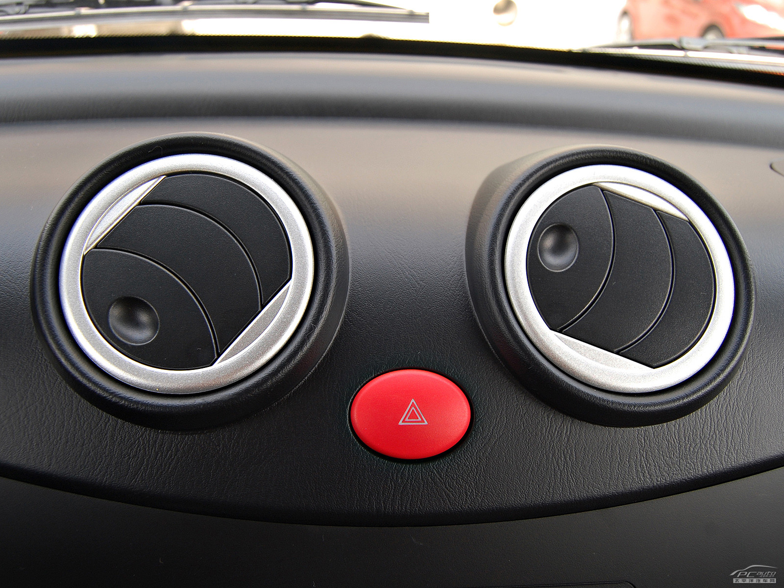 力帆320內(nèi)飾高清大圖