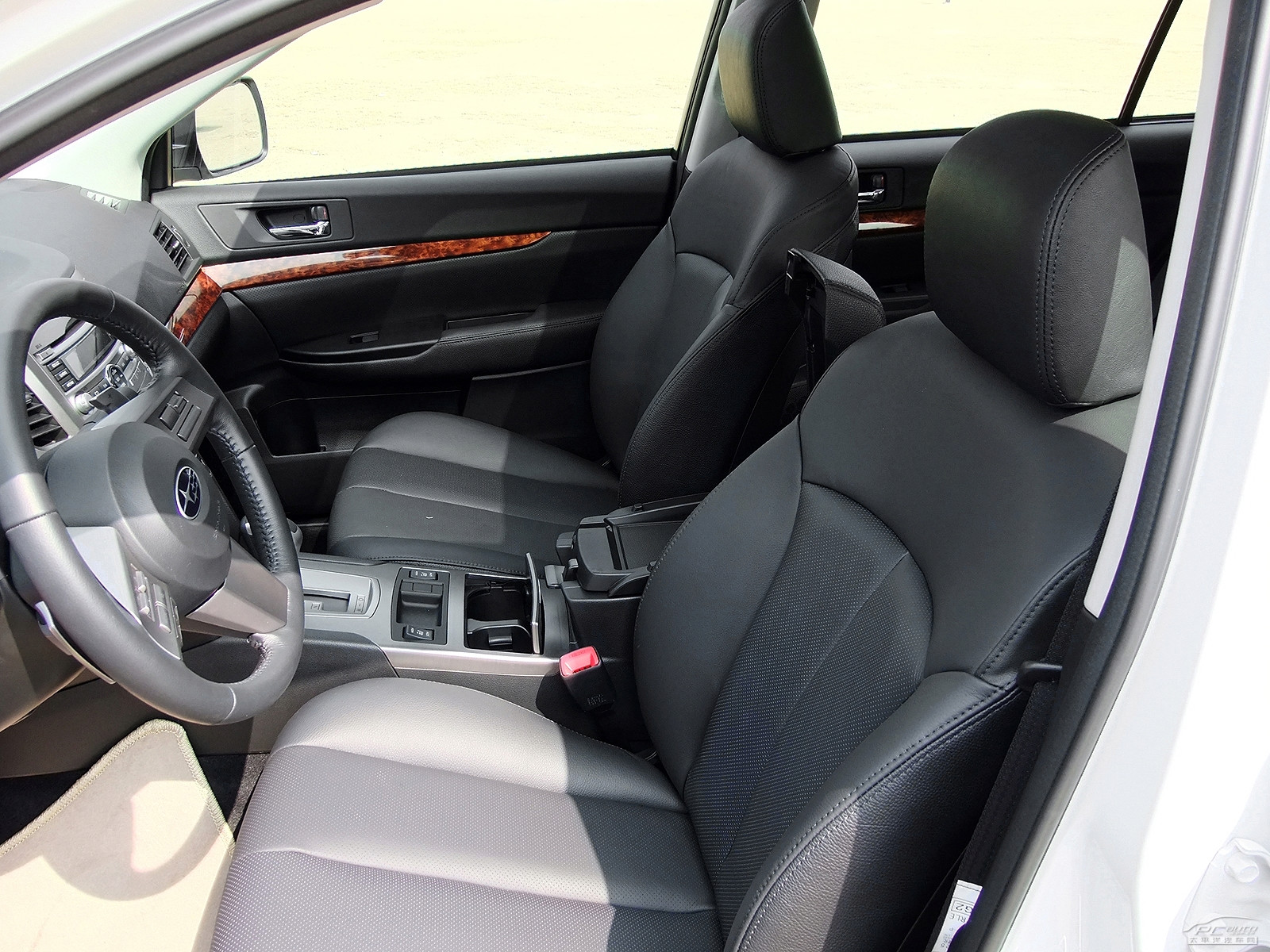 傲虎內(nèi)飾高清大圖