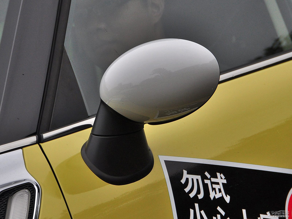 SɫMINI COUNTRYMAN܇^DƬ