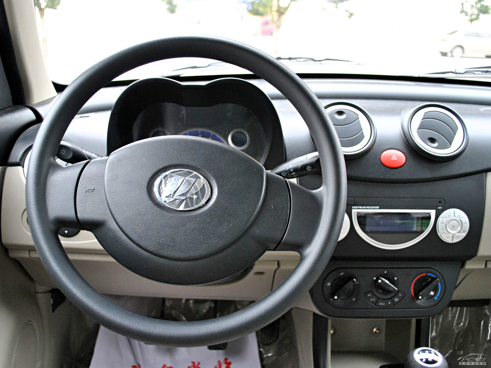 力帆320內(nèi)飾高清大圖