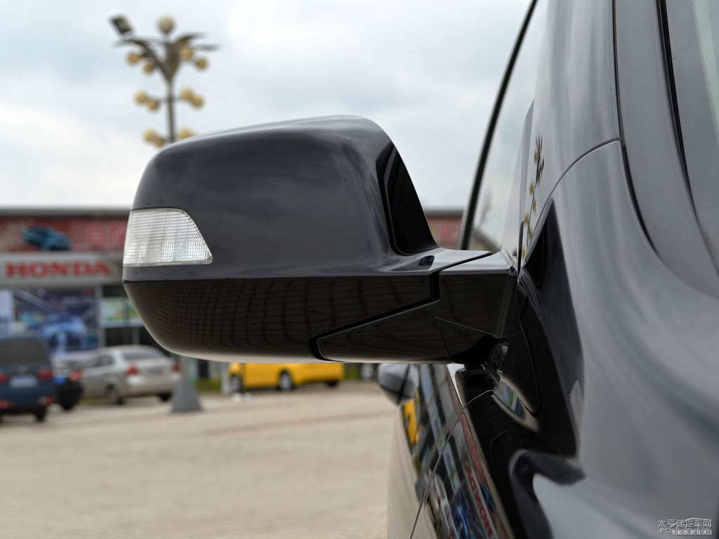 彩晶黑本田CR-V外觀圖片