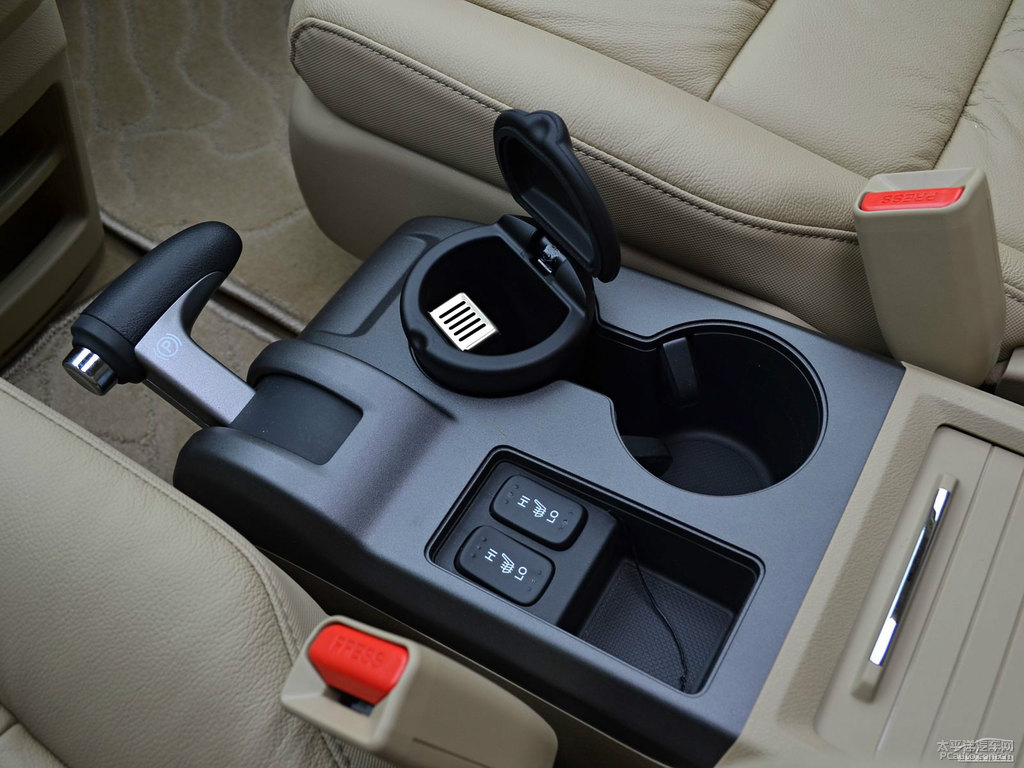 彩晶黑本田CR-V內(nèi)飾圖片