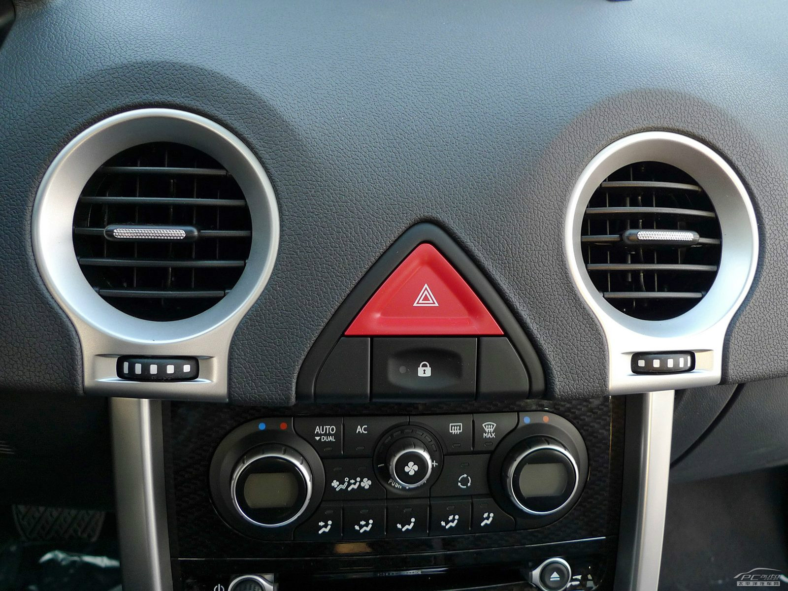 科雷傲(進(jìn)口)內(nèi)飾高清大圖