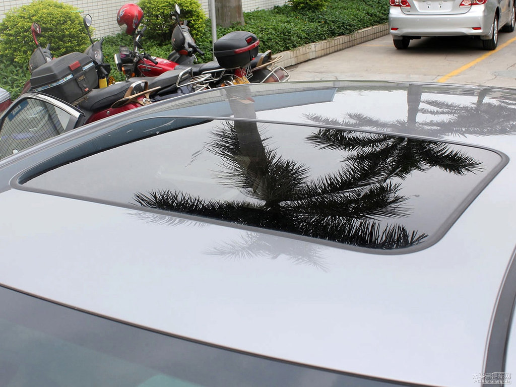冰鈦色銳志車身外觀圖片
