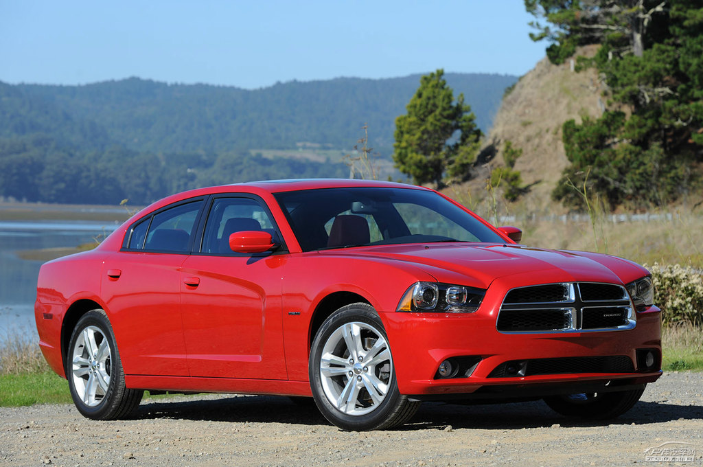 Charger^DƬ