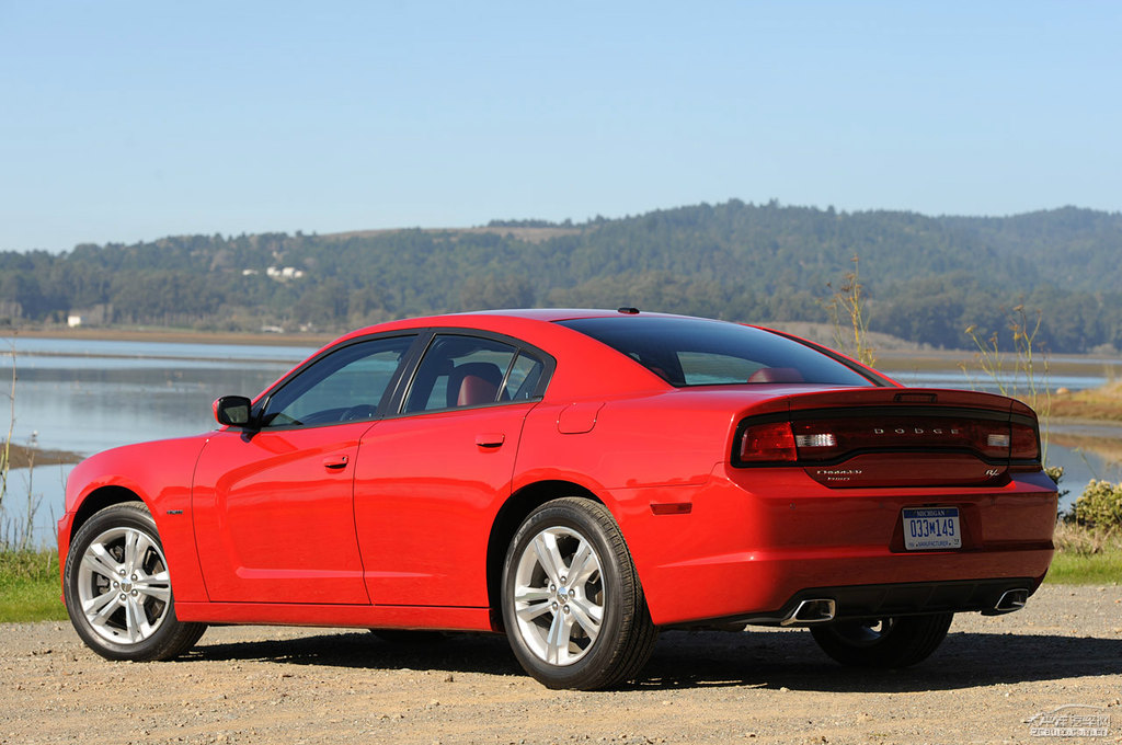 Charger^DƬ