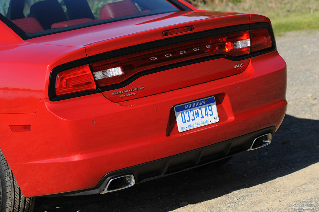 Charger^DƬ