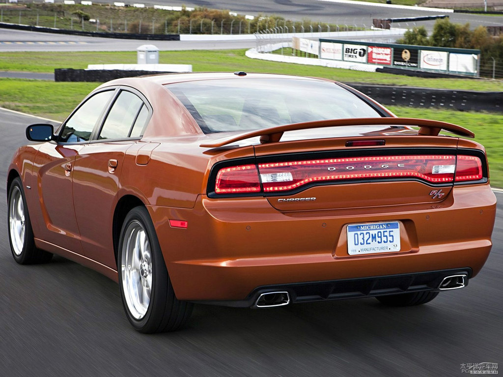 Charger^DƬ