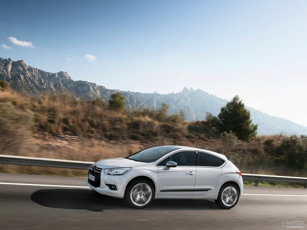 DS 4^DƬ