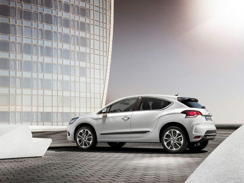 DS 4^DƬ