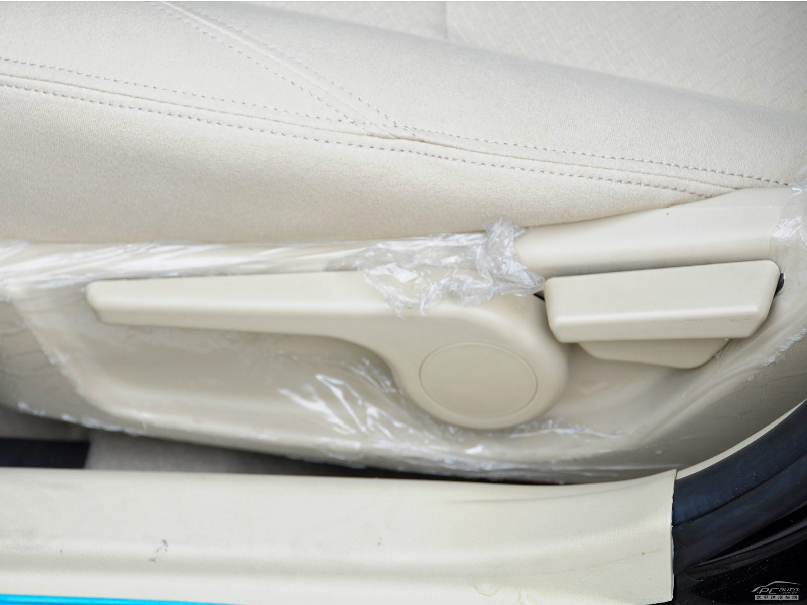 華泰B11內(nèi)飾高清大圖