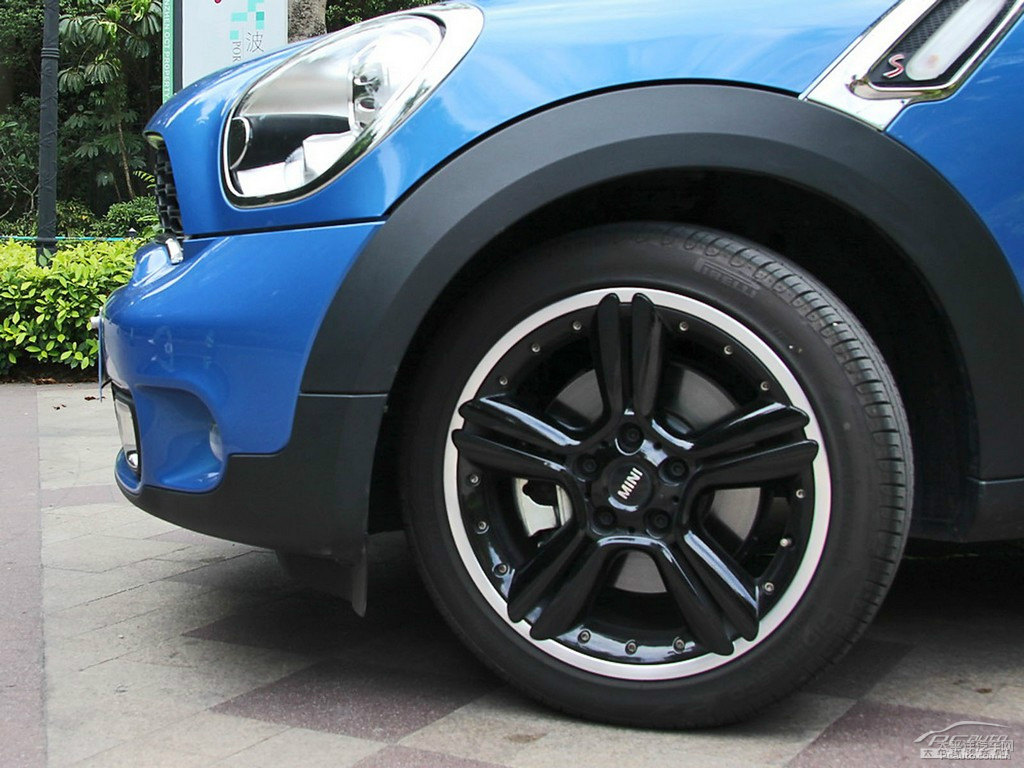 {ɫMINI COUNTRYMAN܇^DƬ