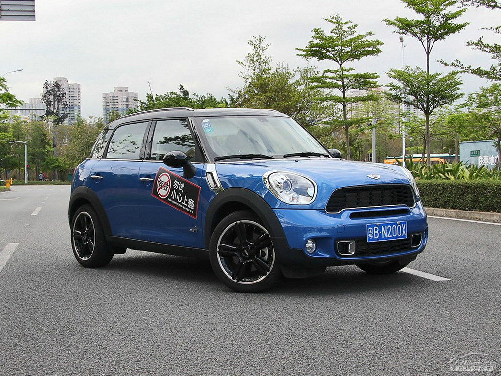 {(ln)ɫMINI COUNTRYMAN܇^^DƬ