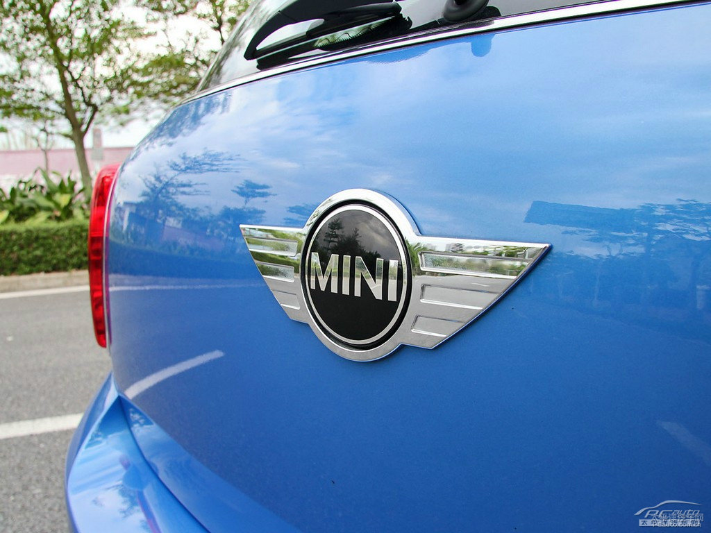 {ɫMINI COUNTRYMAN܇β^DƬ