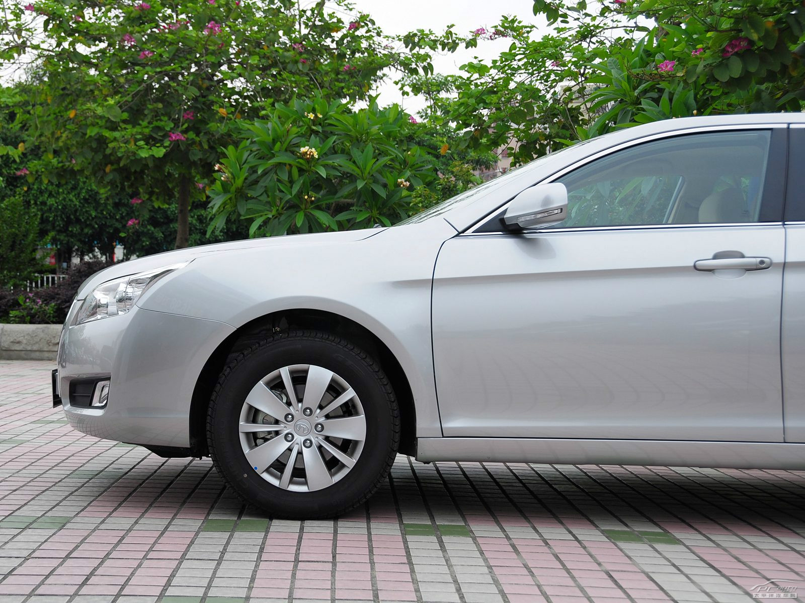 華泰B11外觀高清大圖