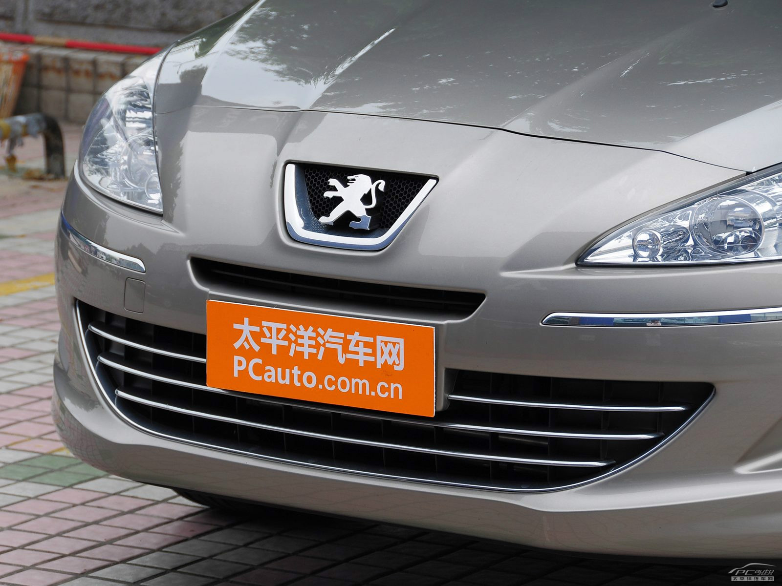 標(biāo)致408外觀高清大圖