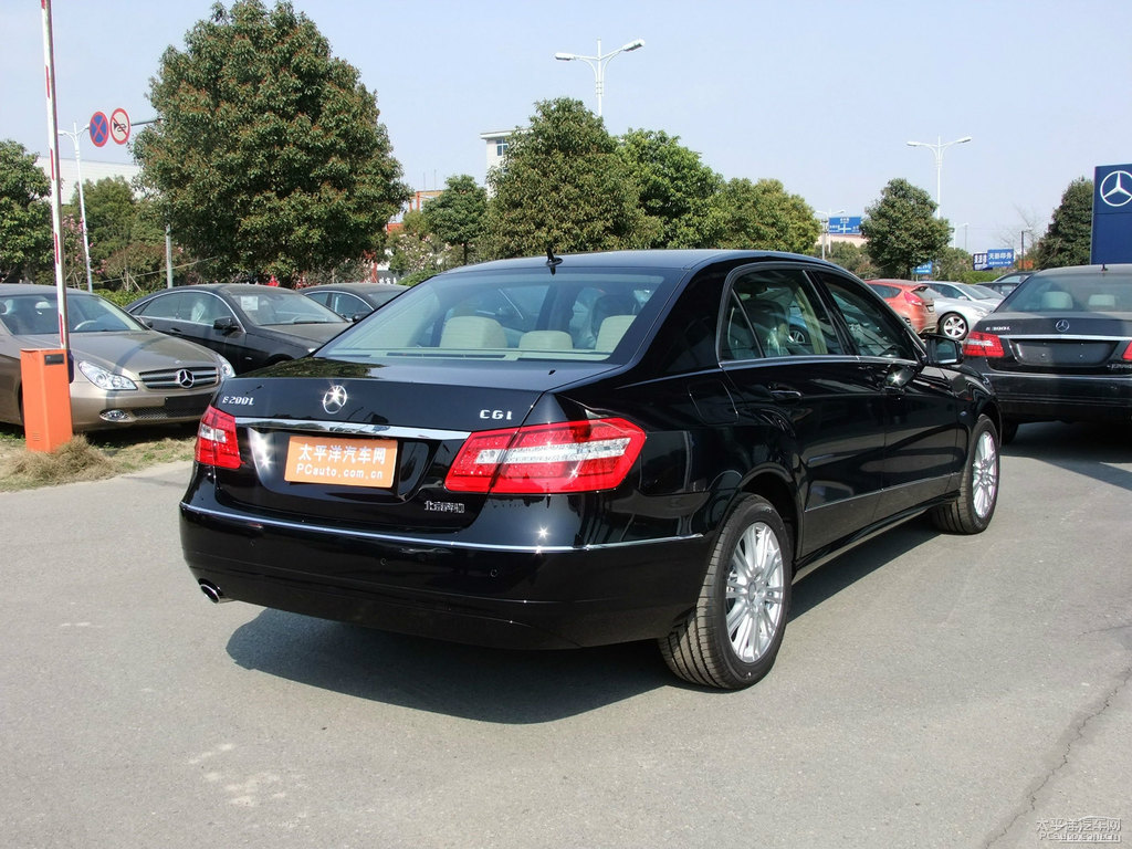 曜巖黑奔馳E級(jí)整車外觀外觀圖片