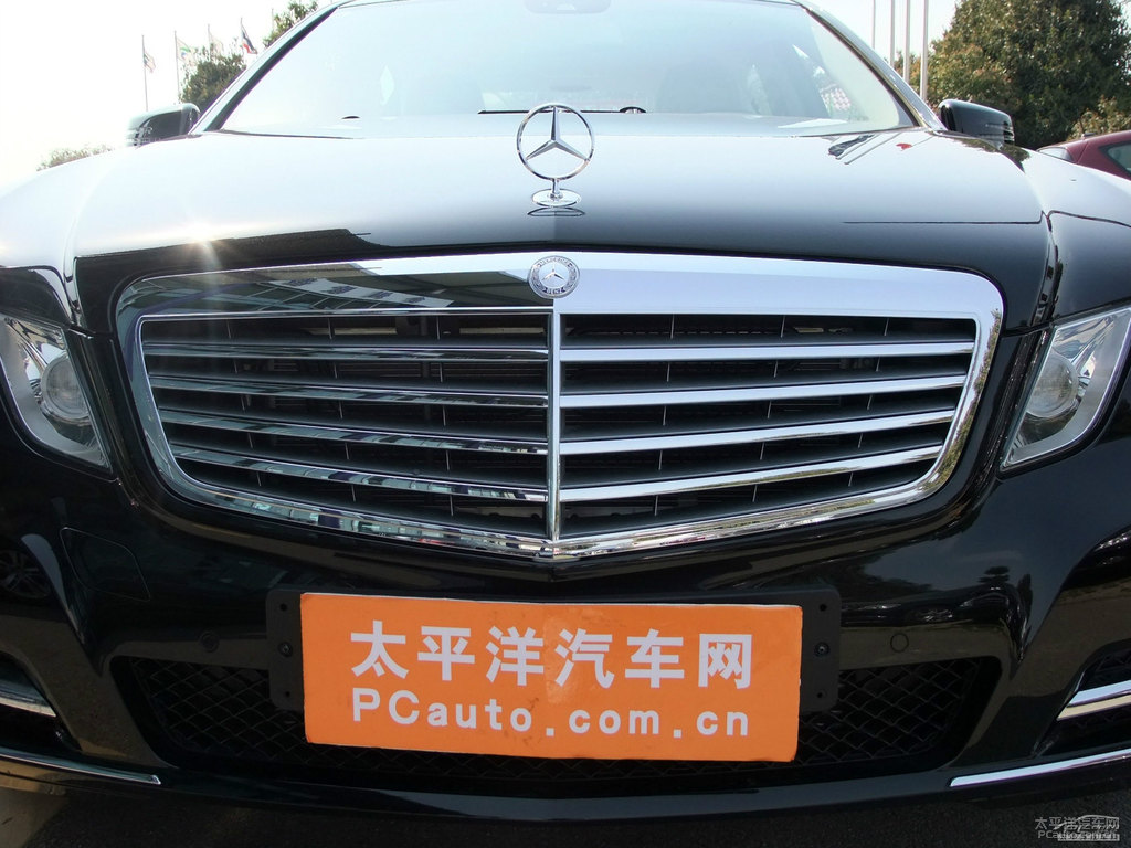 曜巖黑奔馳E級車頭外觀圖片
