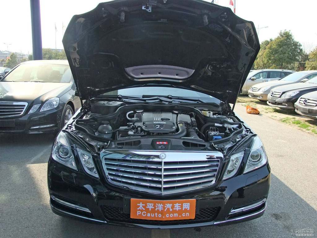 曜巖黑奔馳E級發(fā)動機(jī)其它細(xì)節(jié)圖片