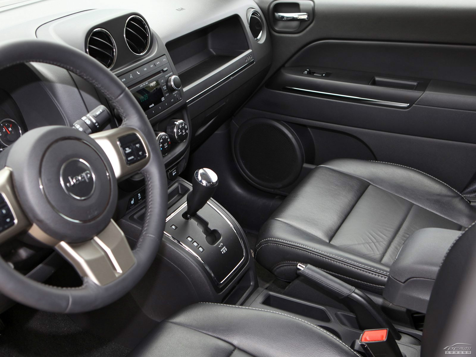 指南者(進(jìn)口)內(nèi)飾高清大圖