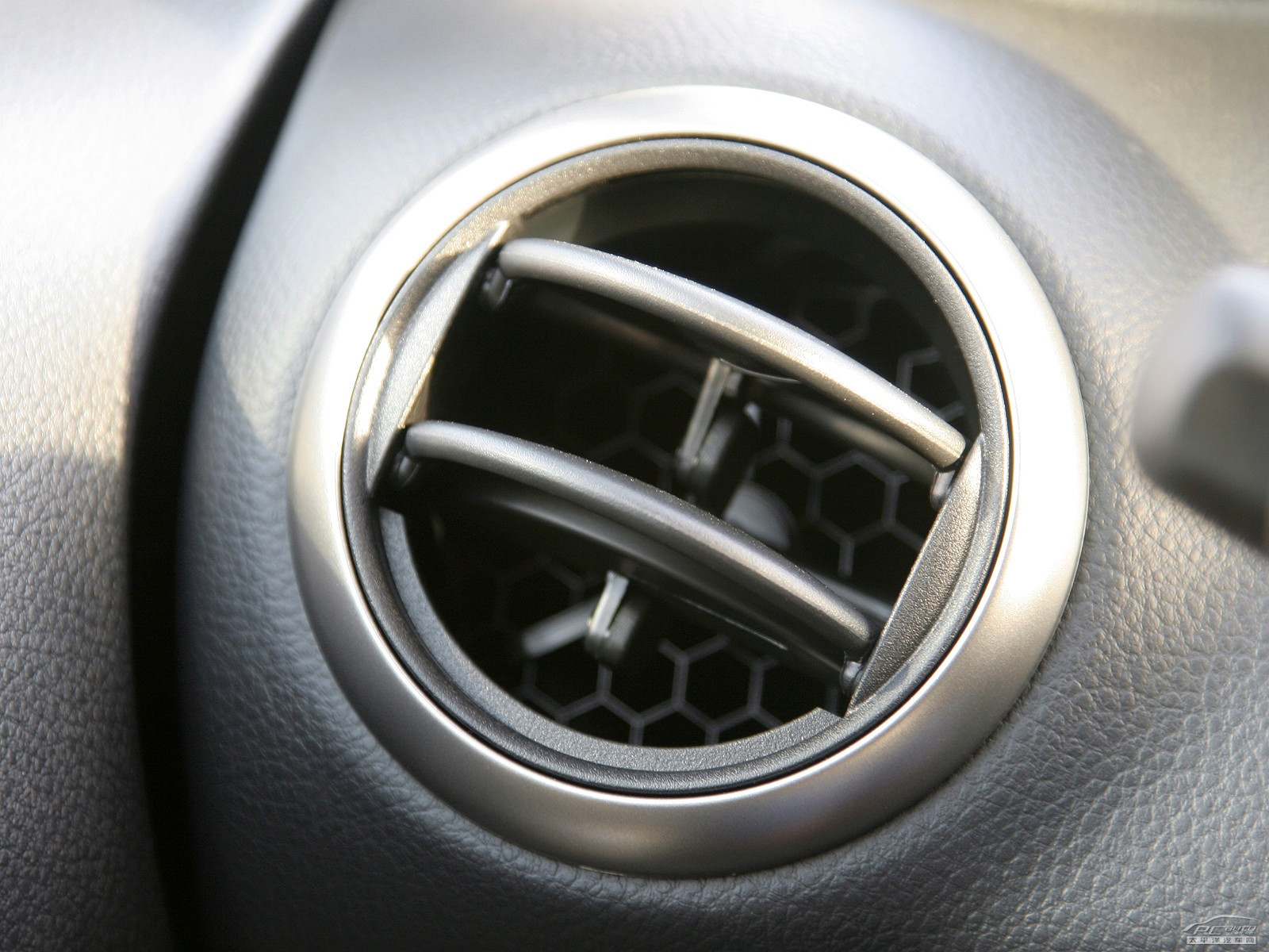 驪威內(nèi)飾高清大圖