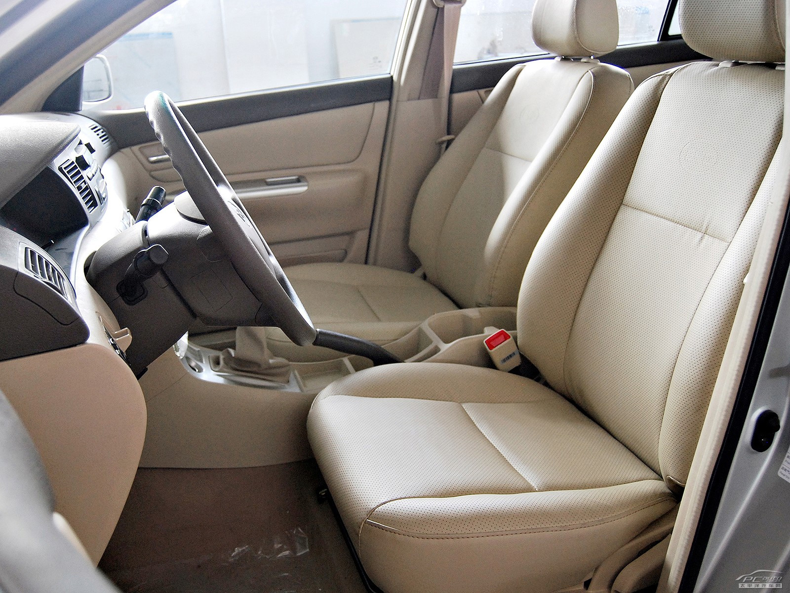 比亞迪F3R空間高清大圖