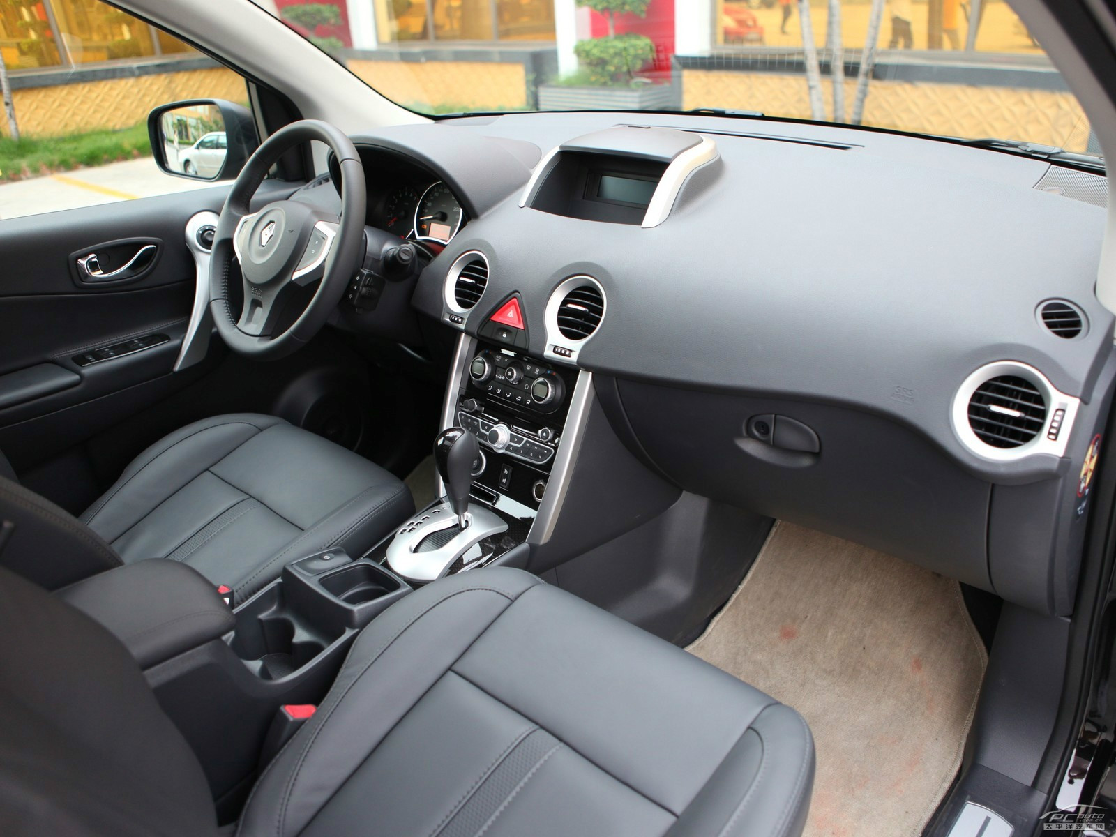 科雷傲(進口)內(nèi)飾高清大圖