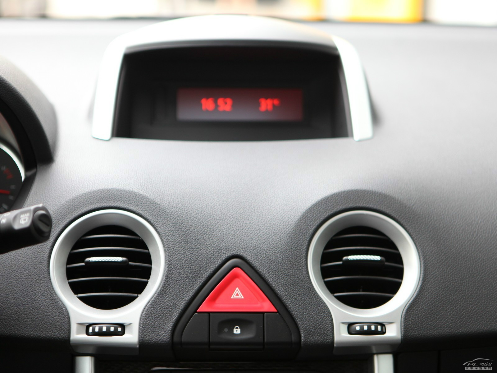 科雷傲(進(jìn)口)內(nèi)飾高清大圖