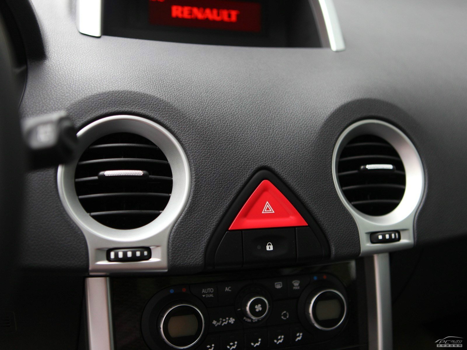 科雷傲(進口)內(nèi)飾高清大圖