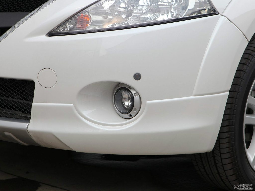 純白色格藍(lán)迪經(jīng)典車頭外觀圖片