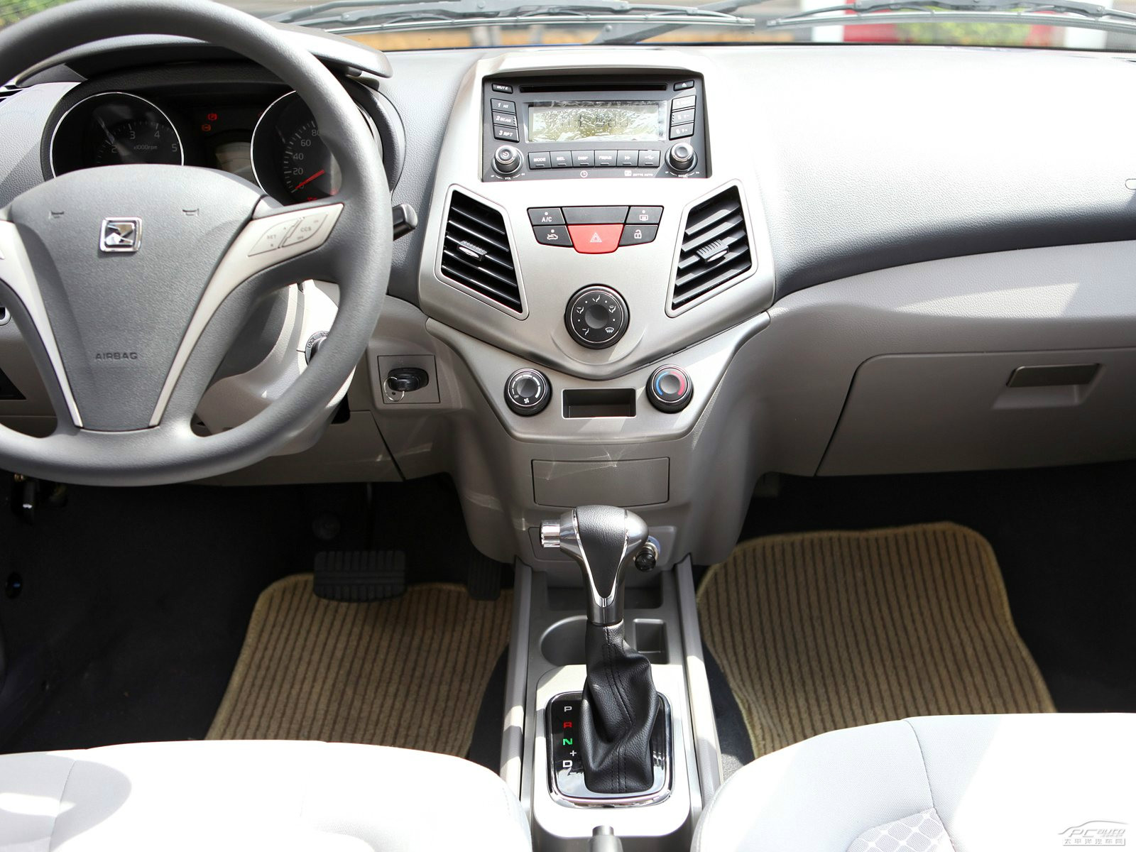 眾泰Z200HB內飾高清大圖