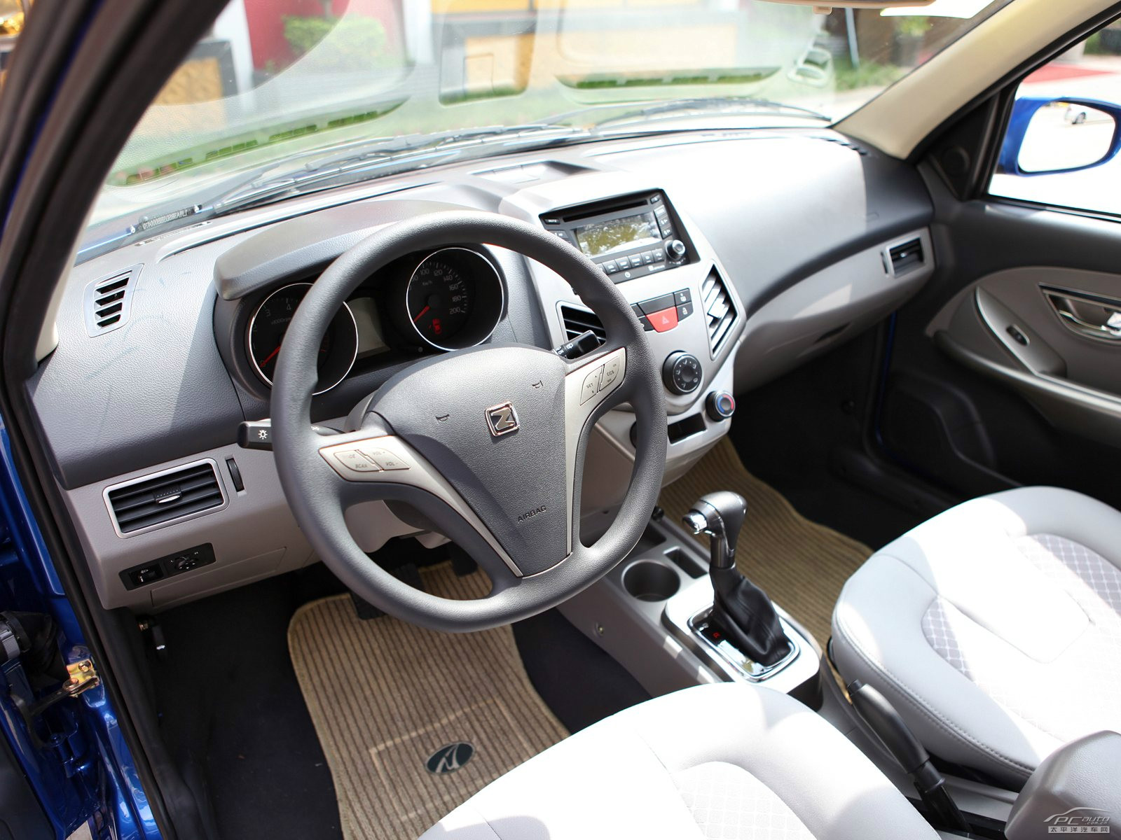 眾泰Z200HB內(nèi)飾高清大圖