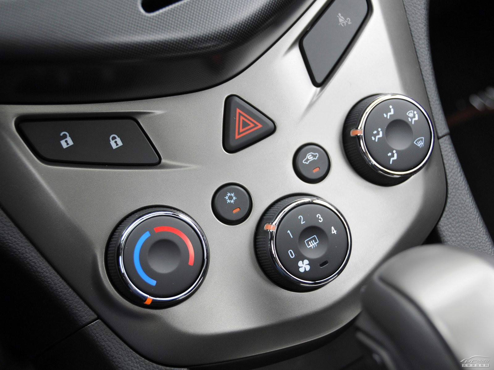 愛唯歐內(nèi)飾高清大圖