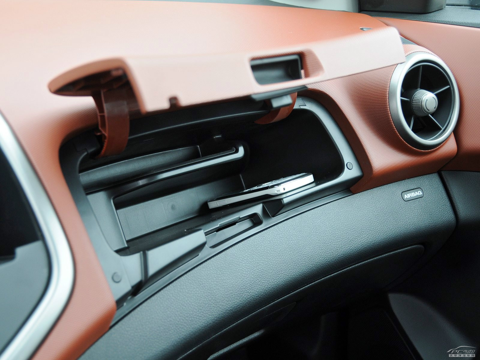 愛唯歐內(nèi)飾高清大圖