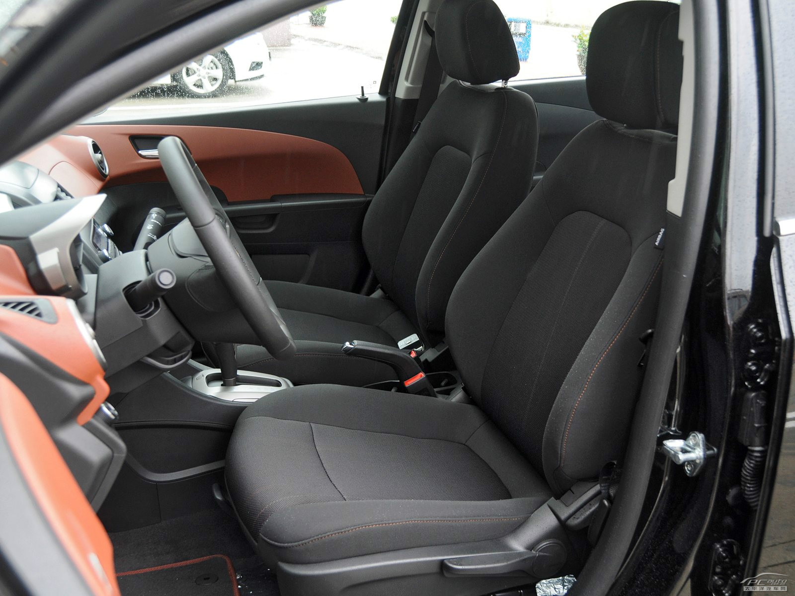 愛(ài)唯歐內(nèi)飾高清大圖