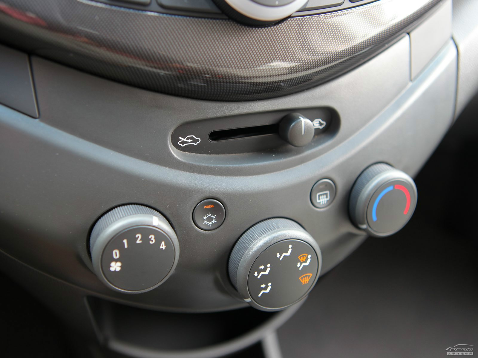 斯帕可Spark內(nèi)飾高清大圖