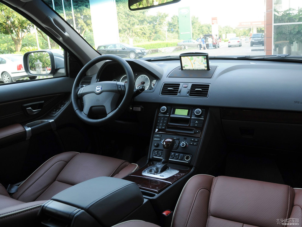亮黑藍(lán)金屬漆沃爾沃XC90中控內(nèi)飾圖片