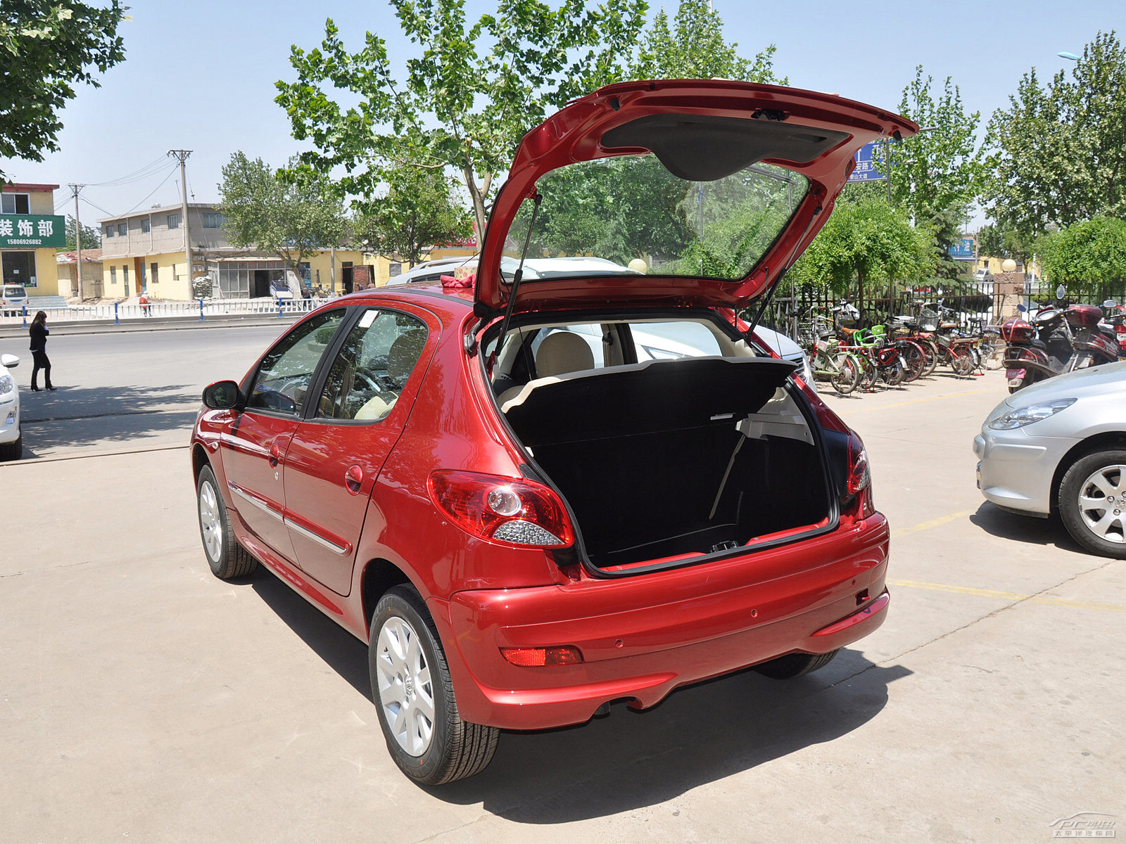 標(biāo)致207外觀高清大圖