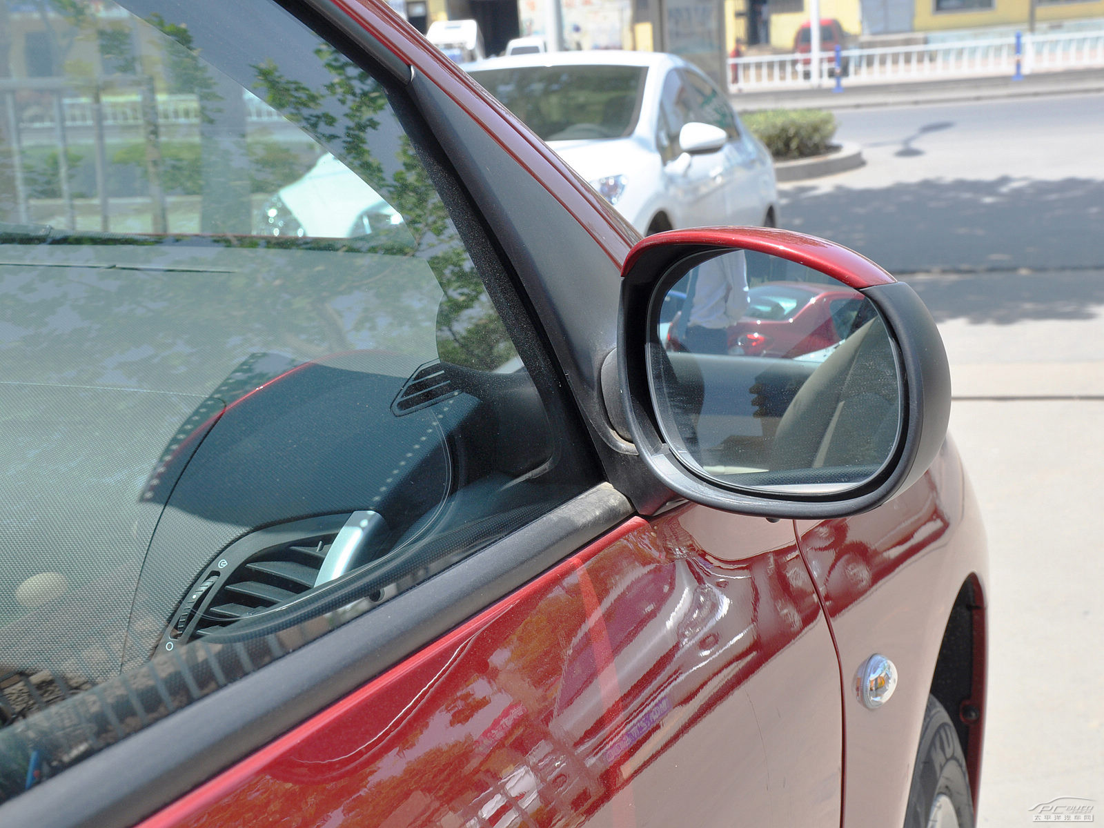 標(biāo)致207外觀高清大圖