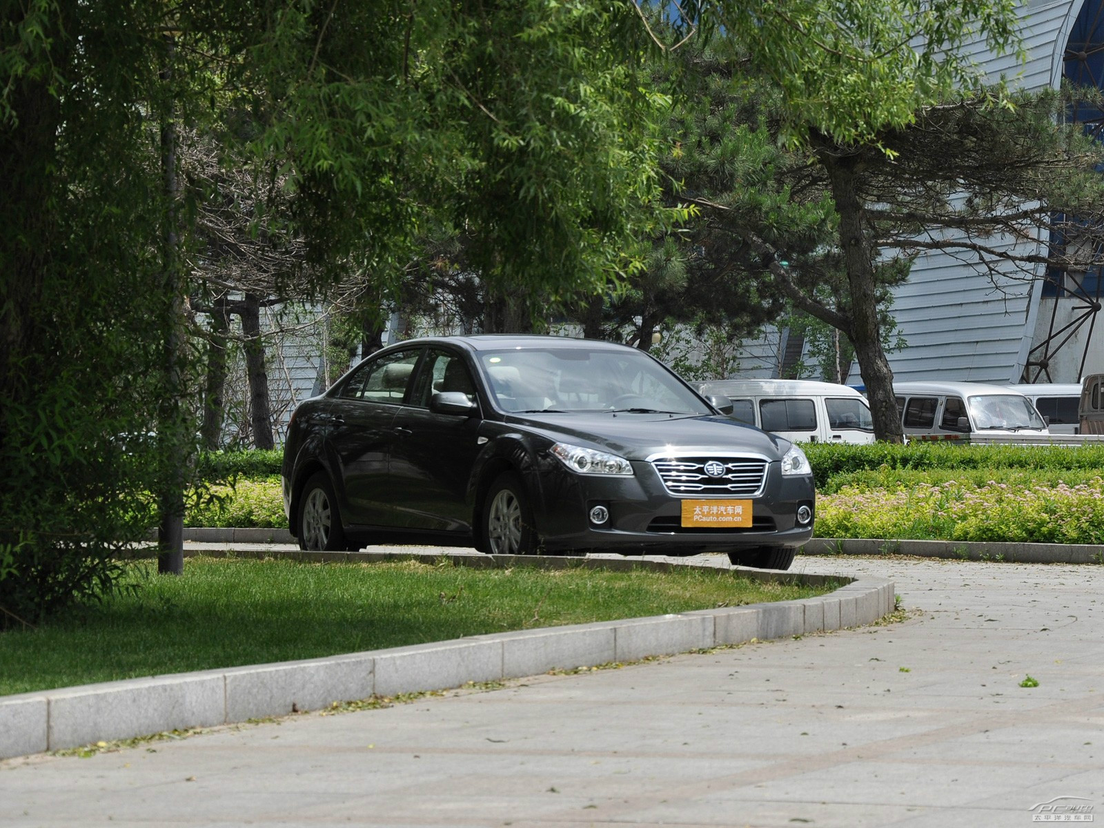 奔騰B50外觀高清大圖