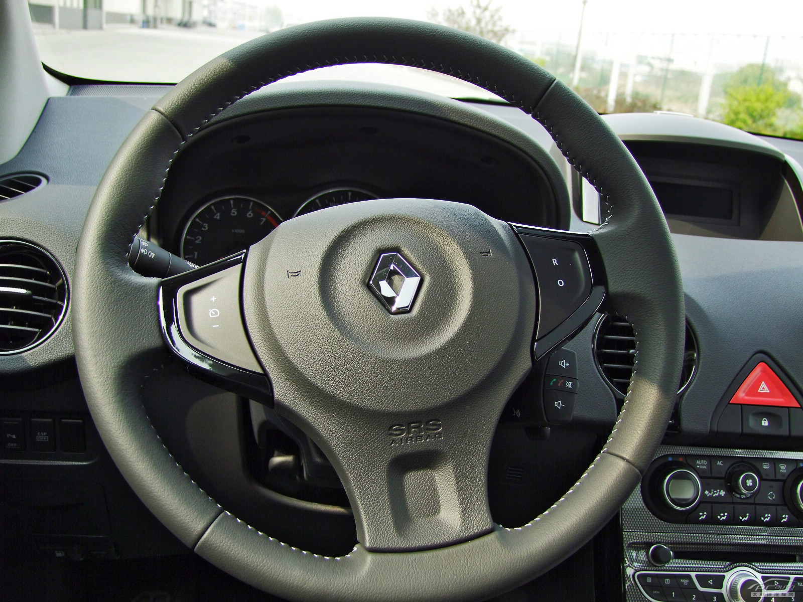 科雷傲(進(jìn)口)內(nèi)飾高清大圖