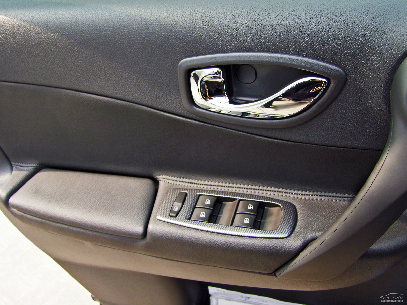 科雷傲(進口)內(nèi)飾高清大圖