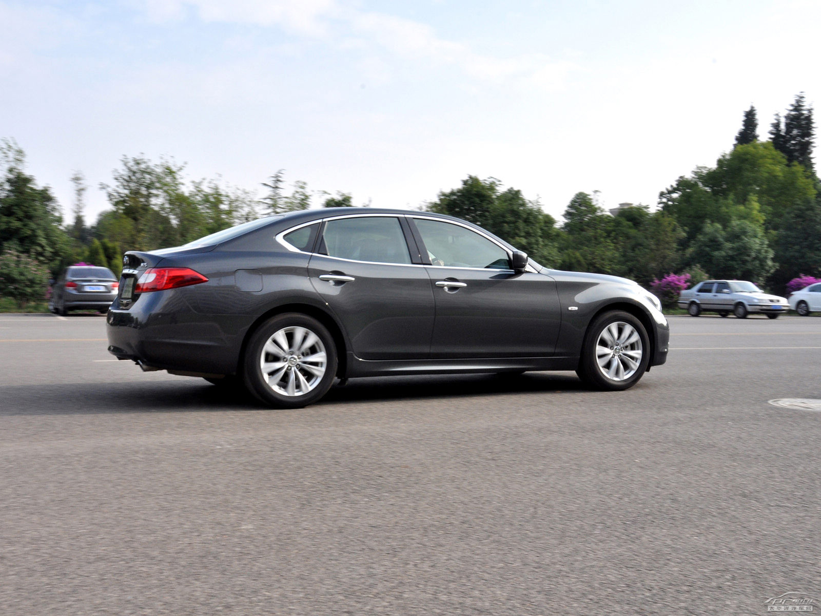 英菲尼迪M外觀高清大圖