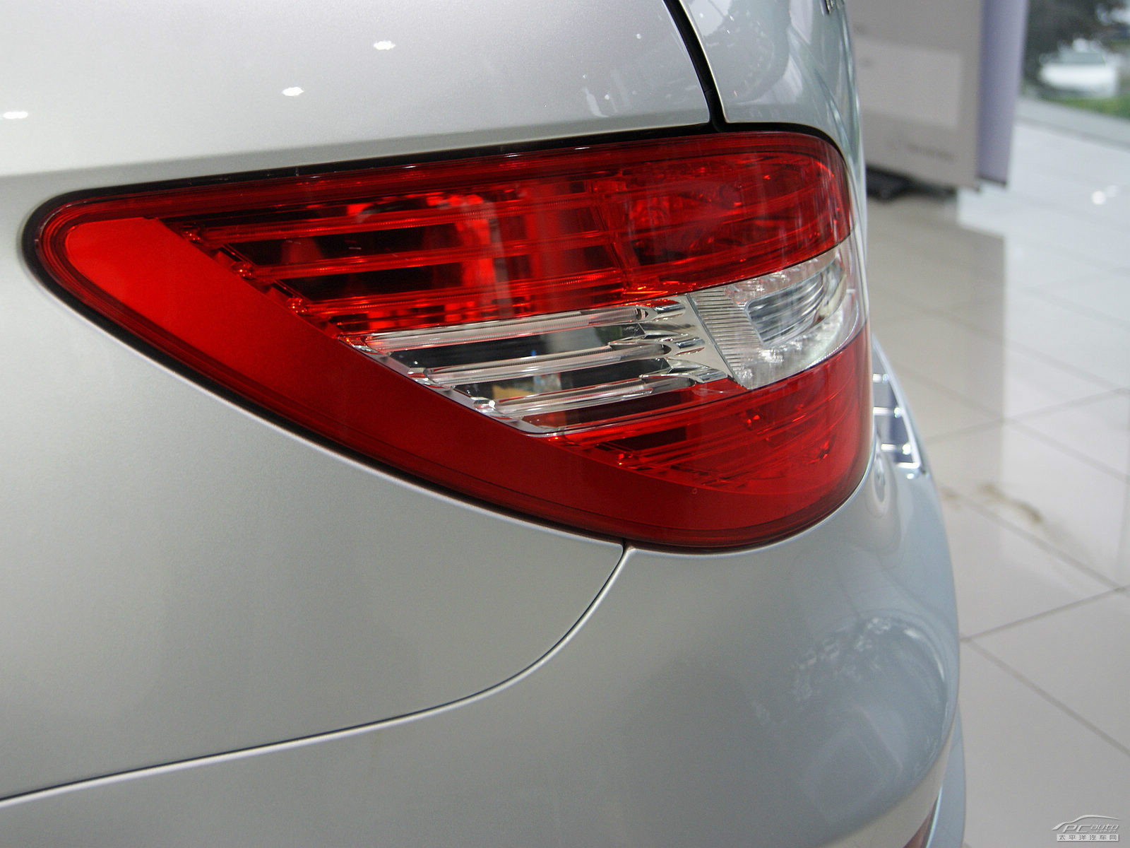 奔馳R級(jí)外觀高清大圖