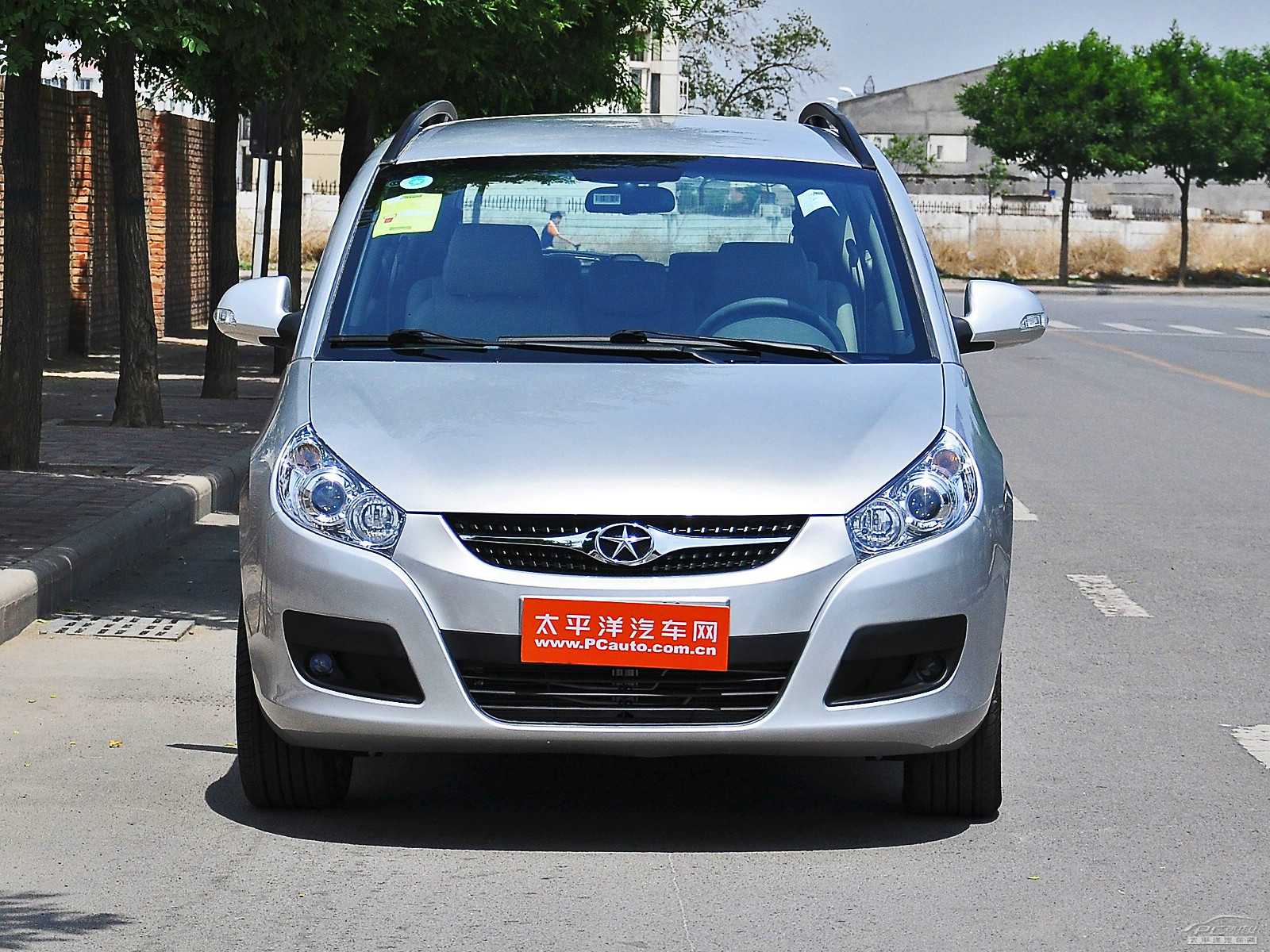 瑞風(fēng)M2外觀高清大圖