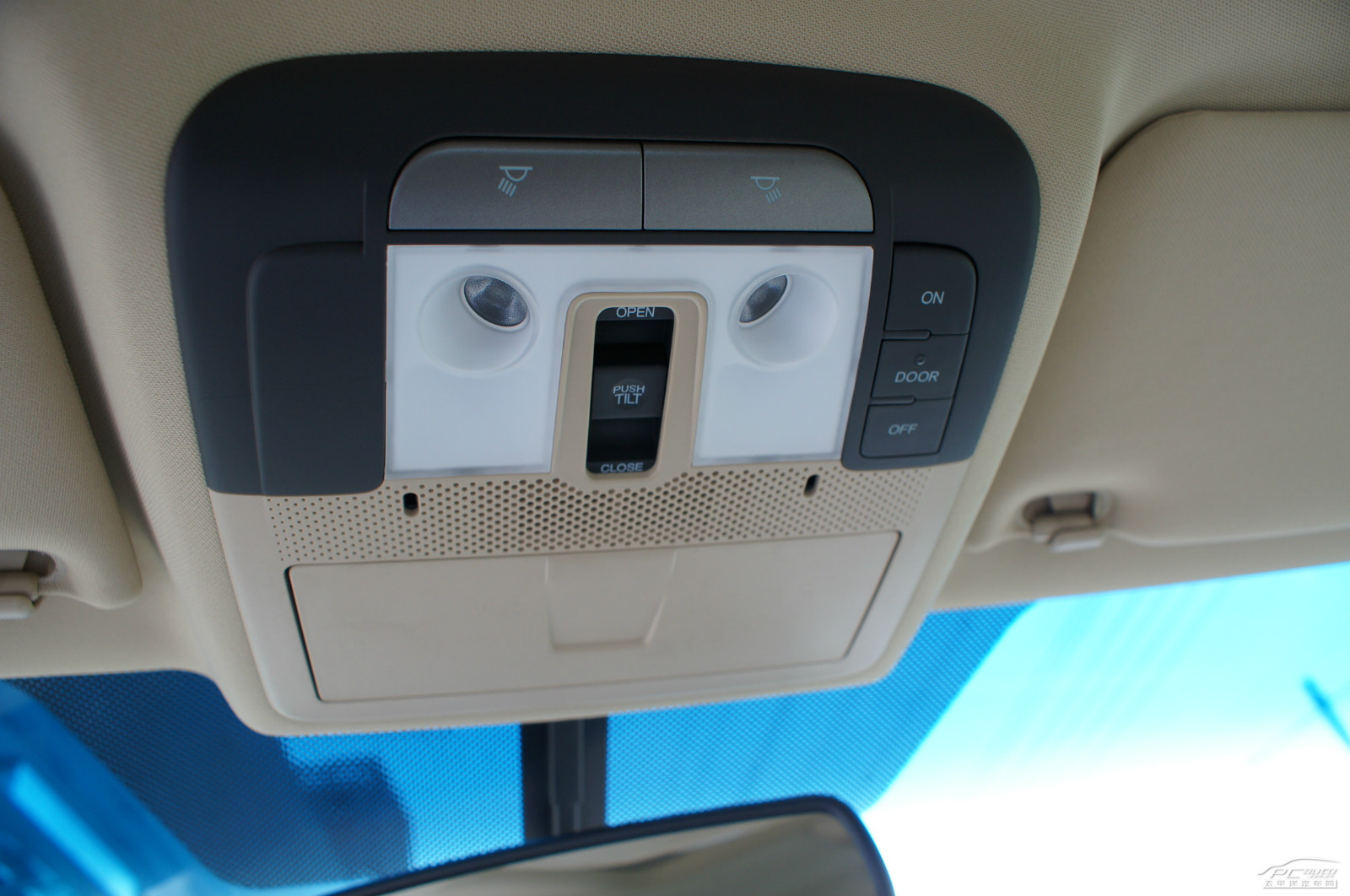 謳歌MDX內(nèi)飾高清大圖