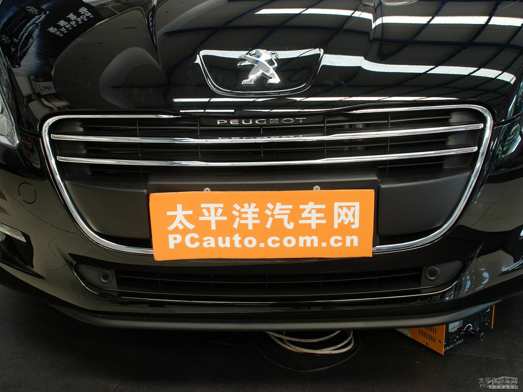 碳晶黑標(biāo)致508車頭外觀圖片