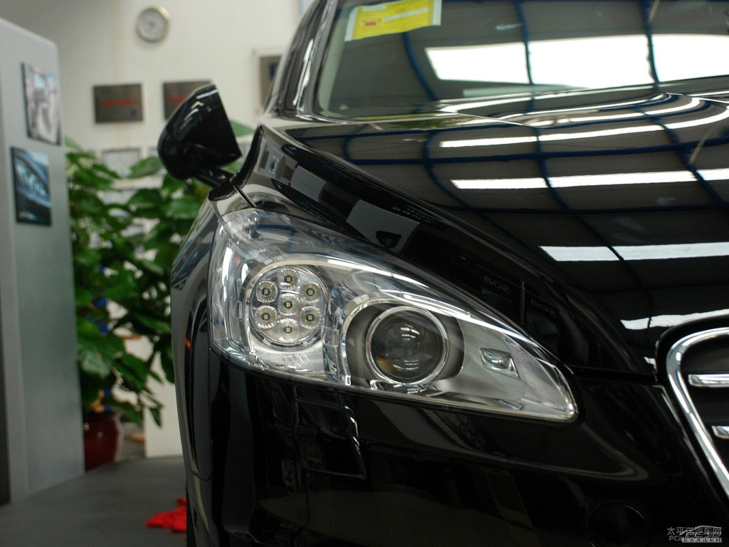 碳晶黑標(biāo)致508車頭外觀圖片