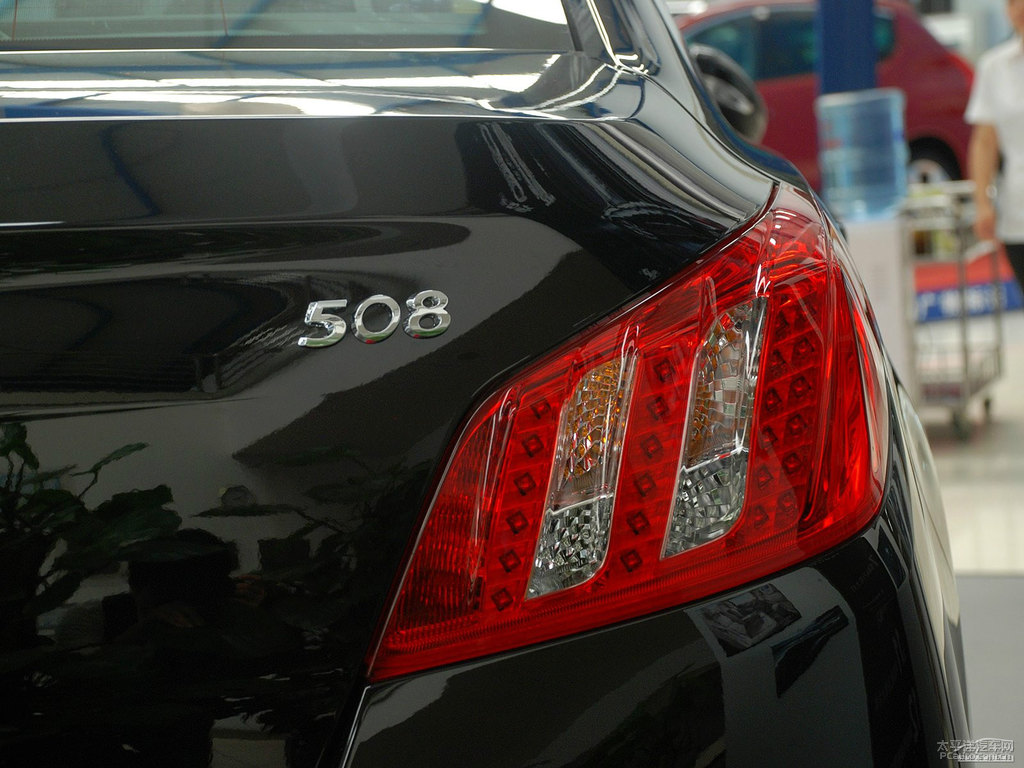碳晶黑標(biāo)致508車尾外觀圖片